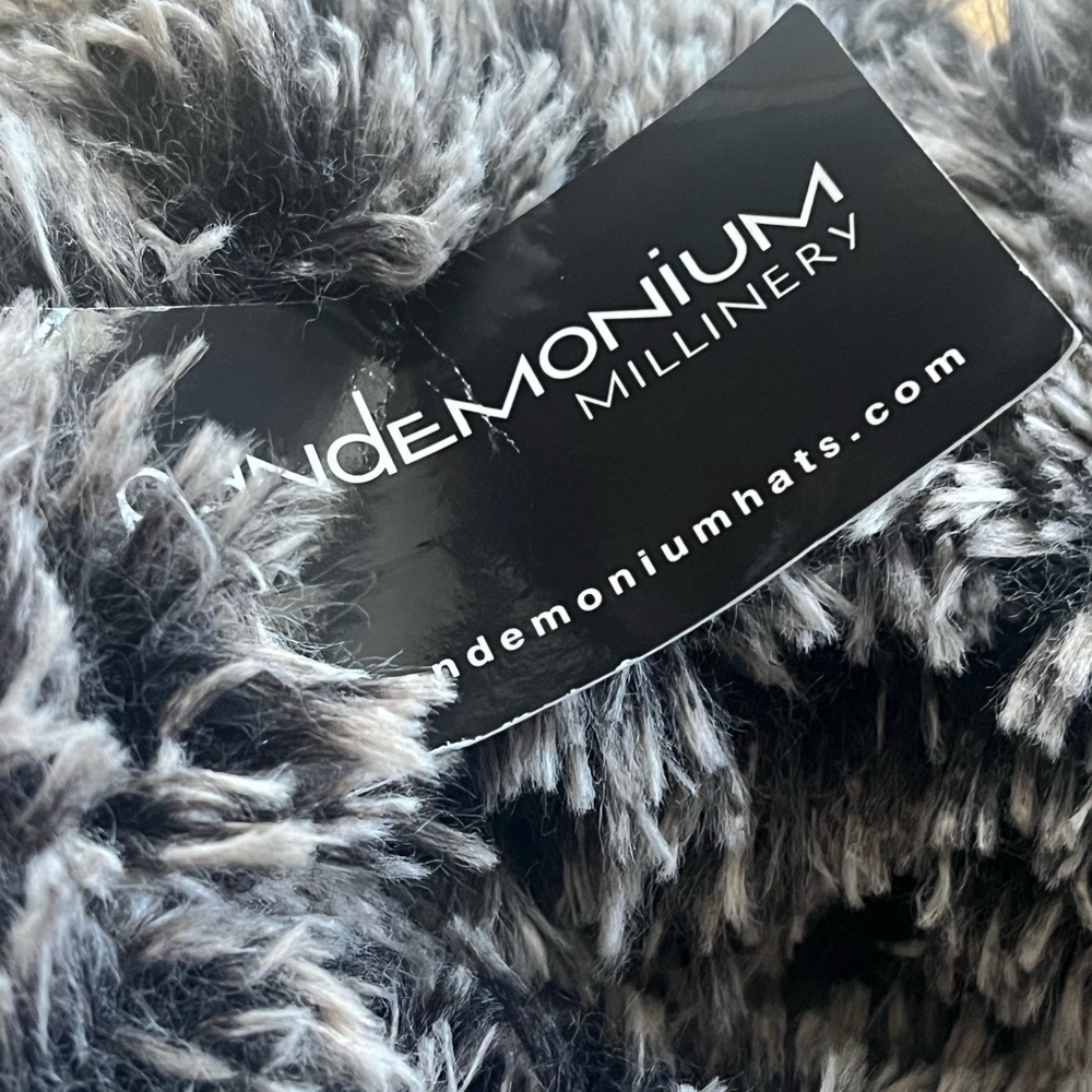 Pandemonium new with tags Faux Silver Tipped grey  Fox Fur Gloves Mittens USA